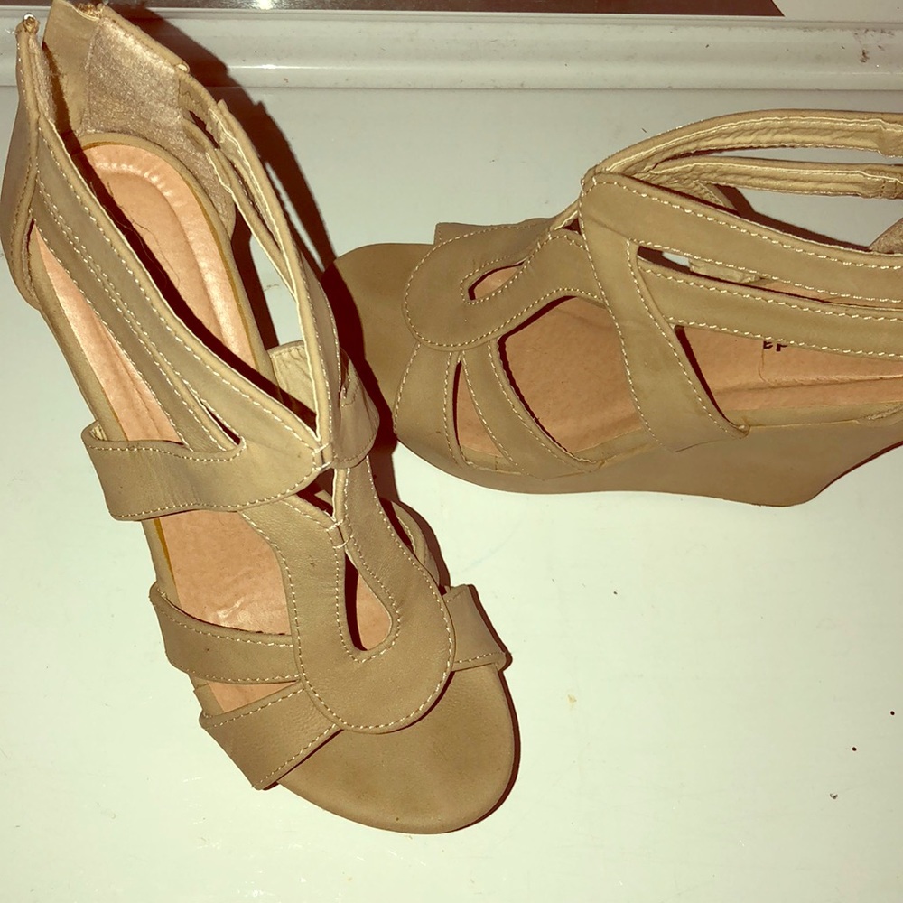 Taupe summer wedges